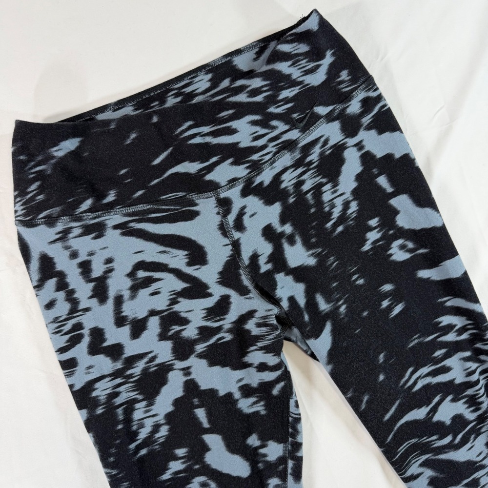 Nike Dri-FIT Womens Black Blue Abstract Print Crop Leggings 642546-494 Size M - Picture 1 of 9